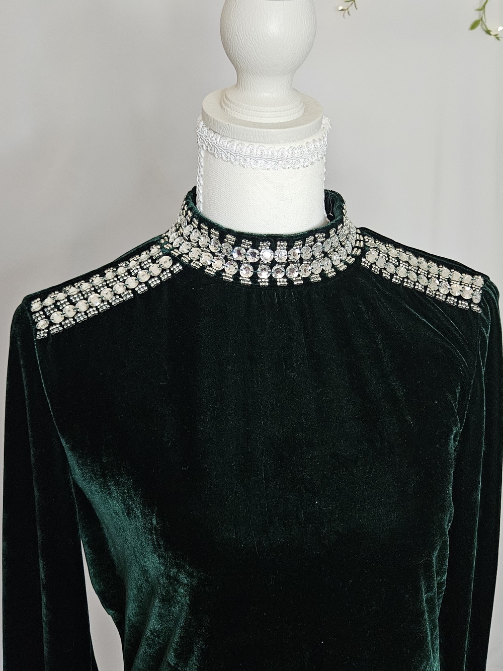 Elie Tahari Emerald Green Velvet Crystal Beaded Cocktail Dress M